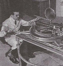 Allais con el péndulo. Wikimedia Commons